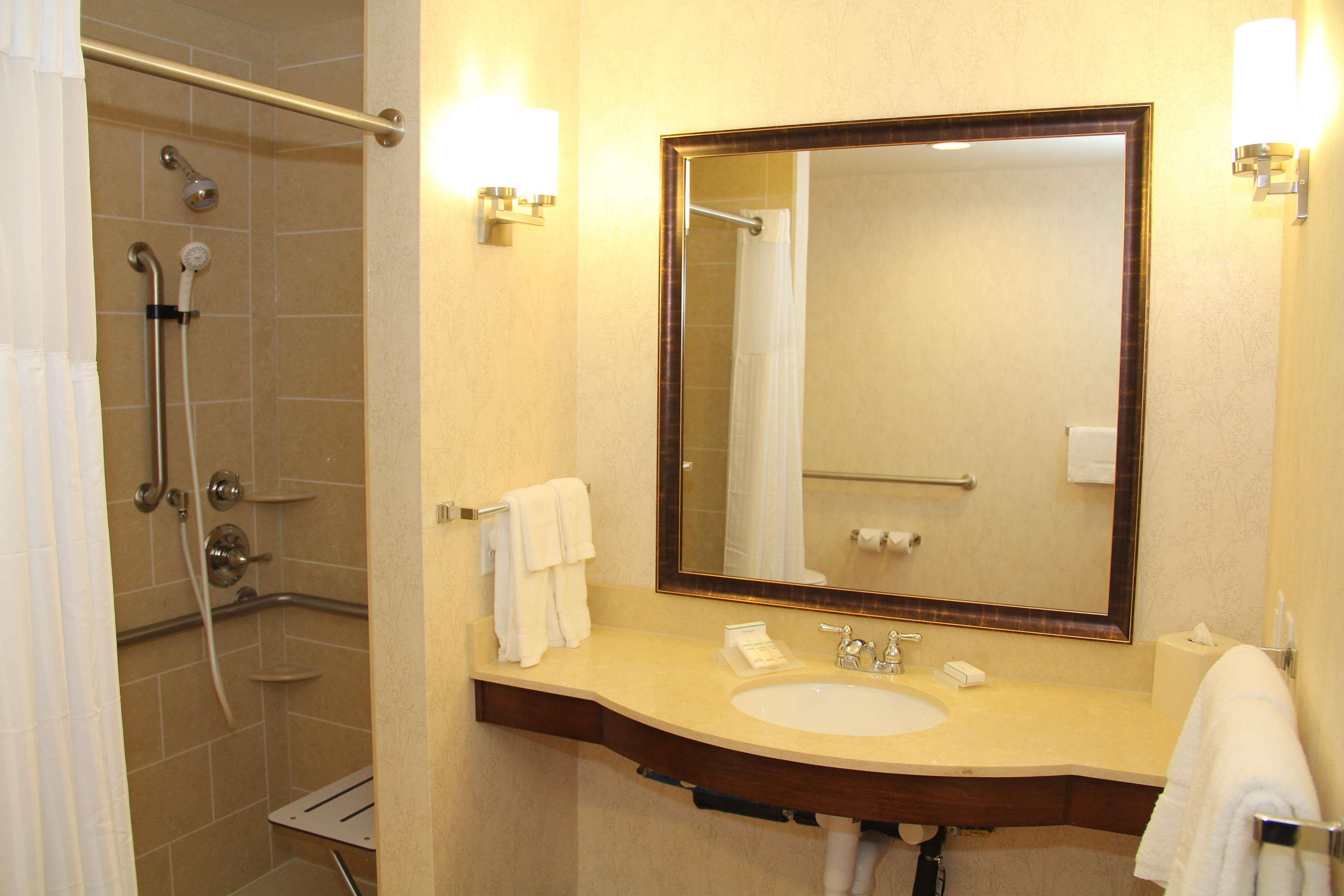 Hilton Garden Inn San Antonio/Rim Pass Drive Exterior photo