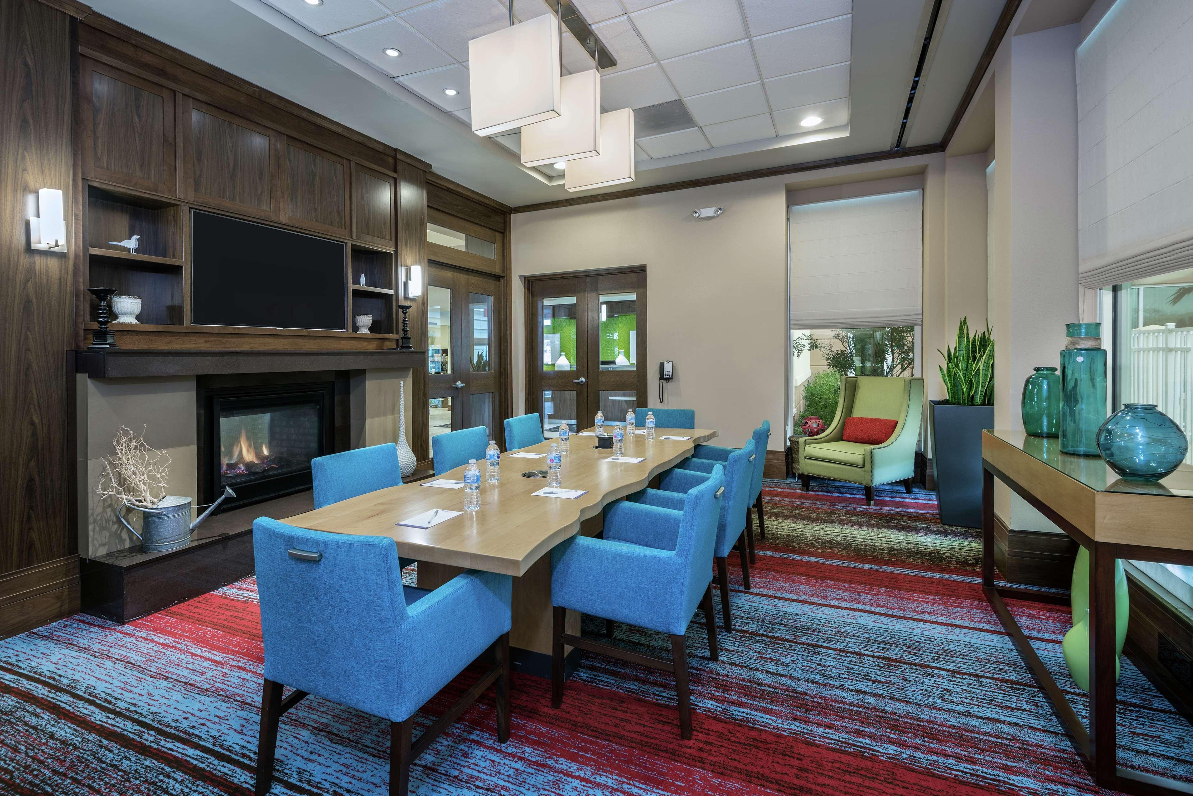 Hilton Garden Inn San Antonio/Rim Pass Drive Exterior photo