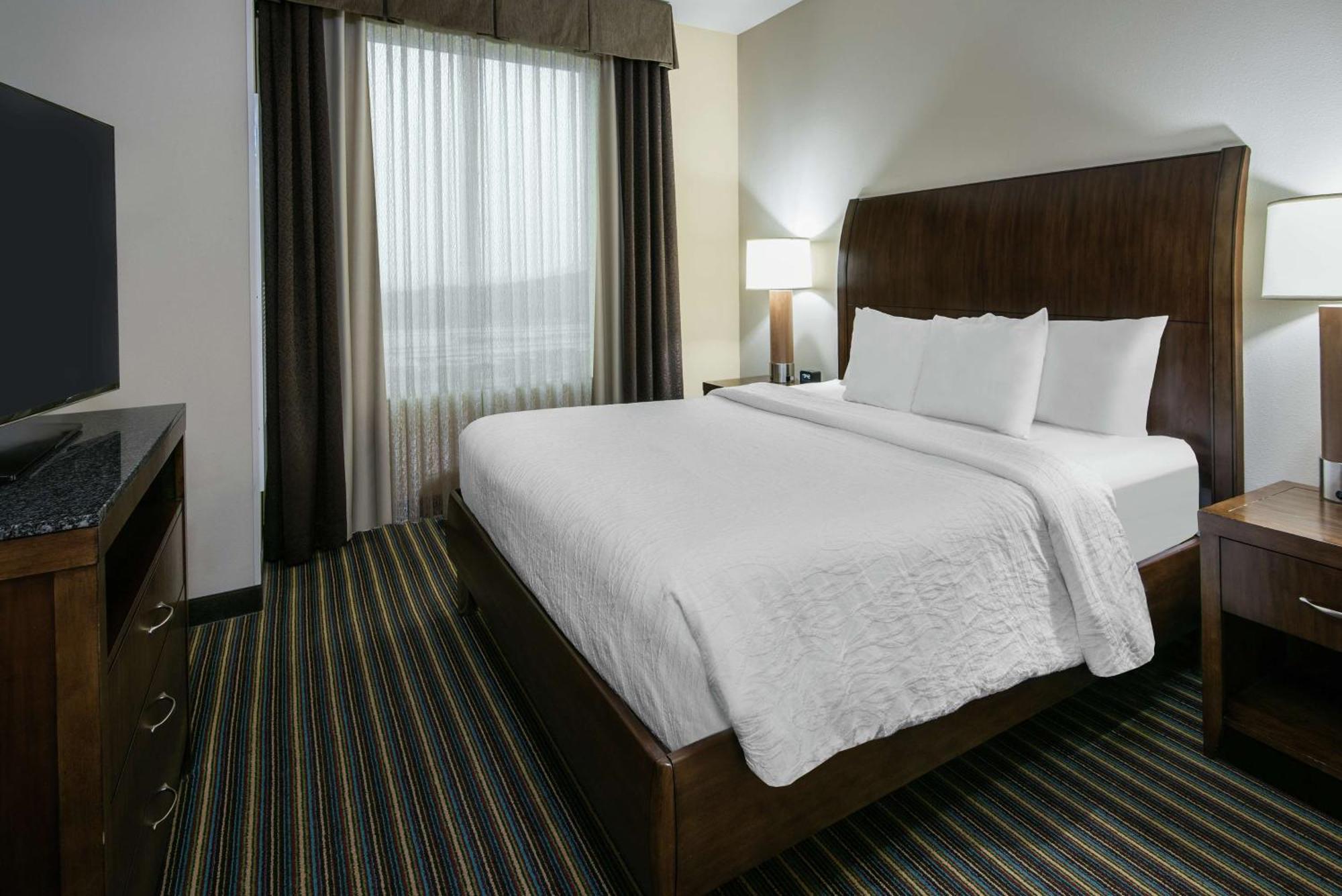 Hilton Garden Inn San Antonio/Rim Pass Drive Exterior photo