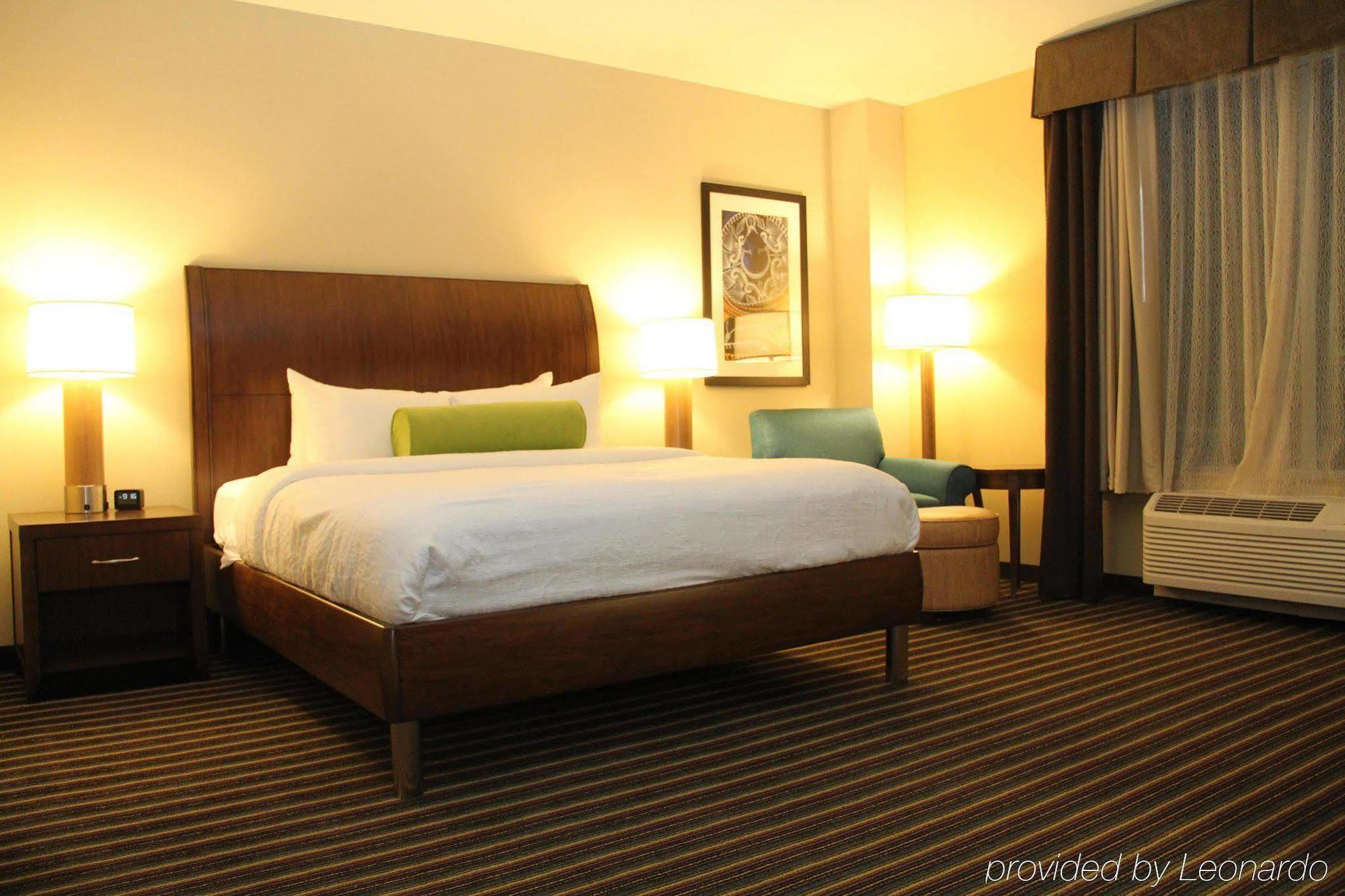 Hilton Garden Inn San Antonio/Rim Pass Drive Exterior photo