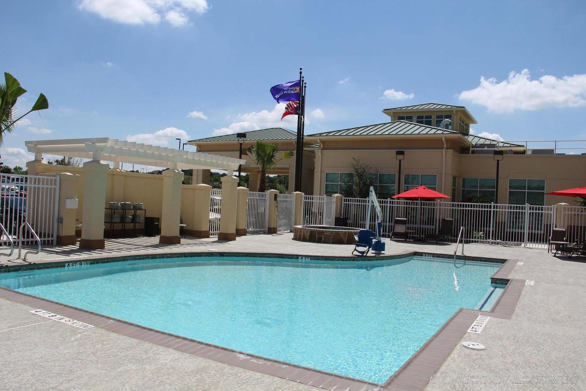 Hilton Garden Inn San Antonio/Rim Pass Drive Exterior photo